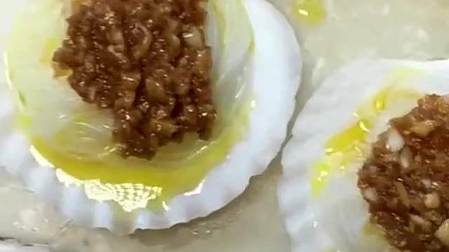 Steamed scallops with vermicelli