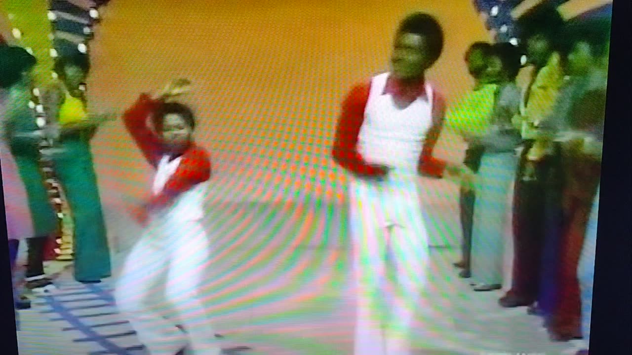 Soul Train Dancers 1975 Fight The Power (Isley Brothers)