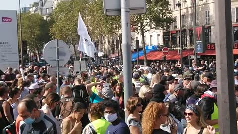 Manif anti-pass💉du 25/09/21 - Paris 12e - Ca va commencer !