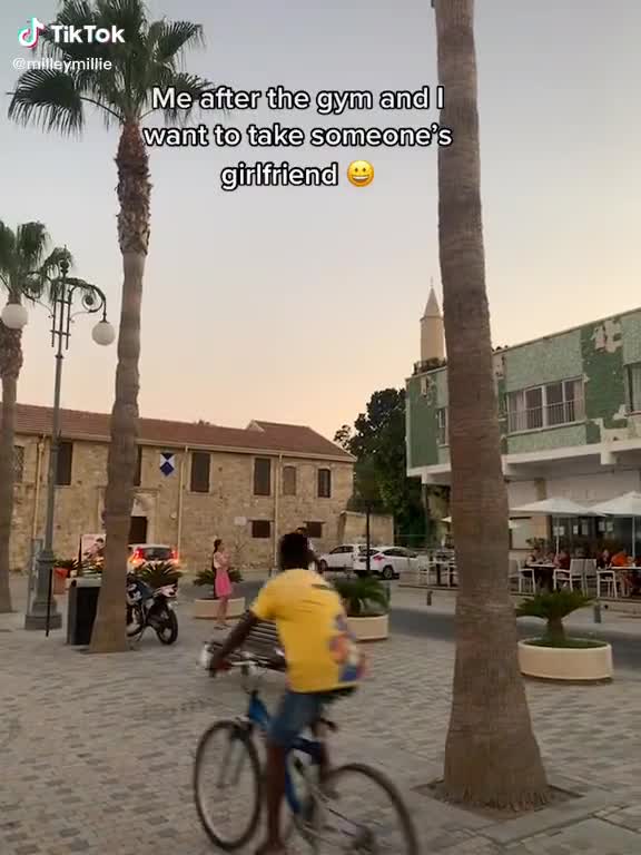 ΕΠΕΝΔΥΤΗΣ ΣΤΗΝ ΛΑΡΝΑΚΑ