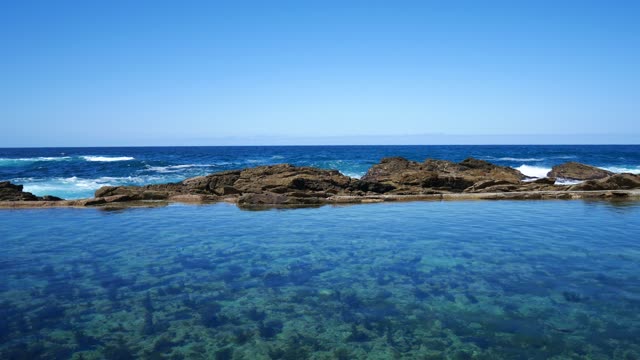 How beautiful the sea waves and the sound of the sea is very beautiful