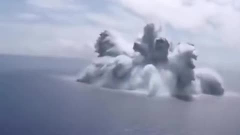 US Navy detonates 40,000lb explosive for test