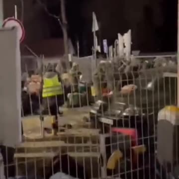 Ukraine Russia War Poland Soldiers beat and refuse entry to civilians from Ukraine