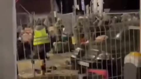 Ukraine Russia War Poland Soldiers beat and refuse entry to civilians from Ukraine