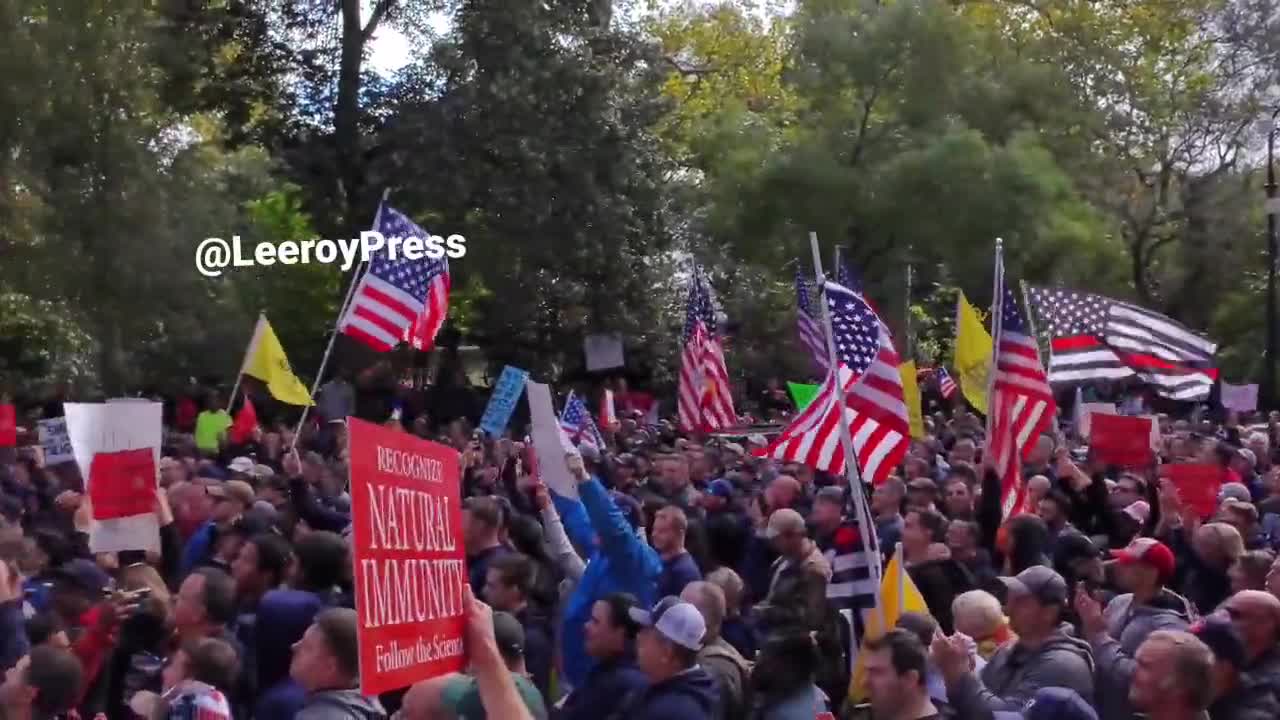 LOVE MY THOUSANDS OF #FDNY PATRIOTS HOLDING THE LINE OUTSIDE DE BLASIO'S HOME!!!