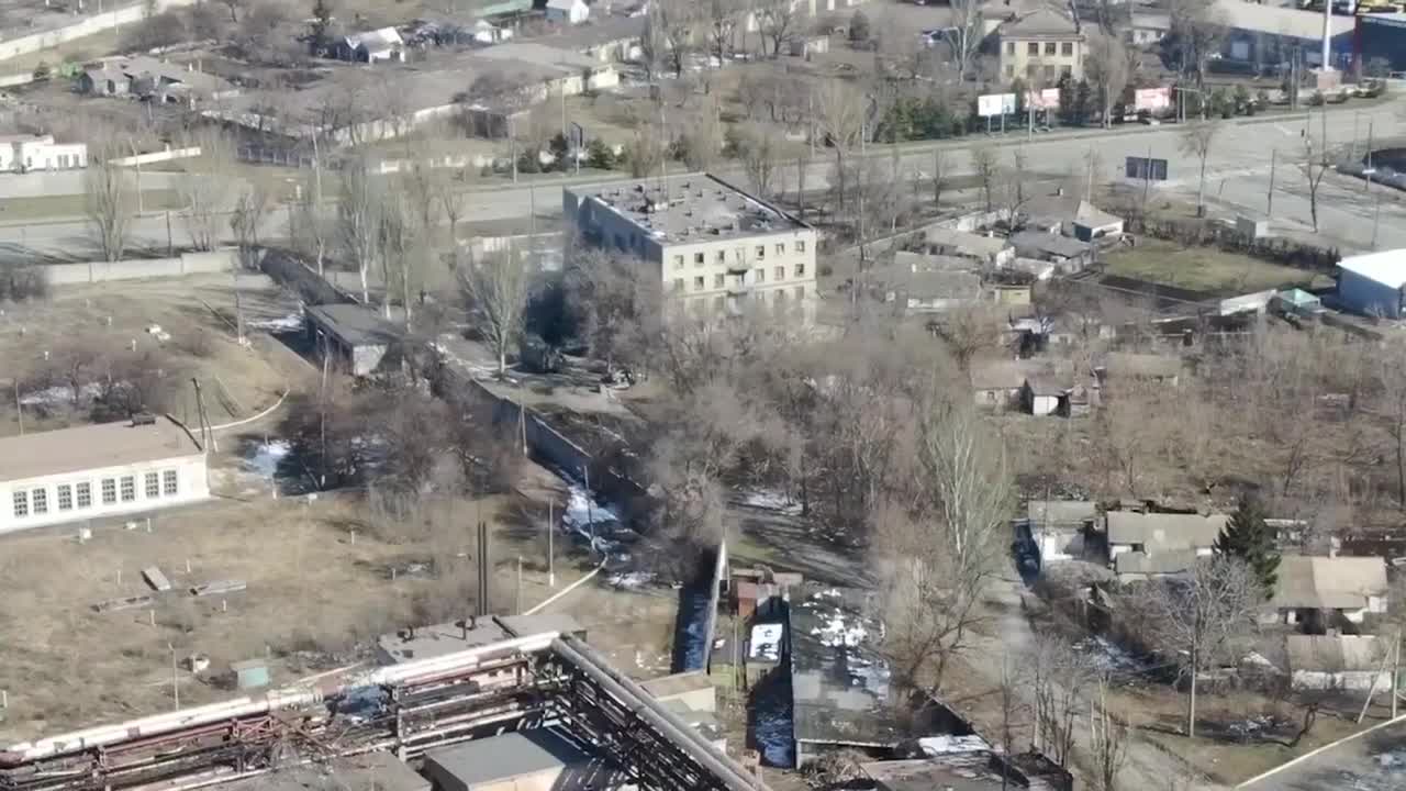 UKRAINIAN MILITARY VEHICLES HIT BY RUSSIAN AIRSTRIKES IN MARIUPOL | Hodge Podge