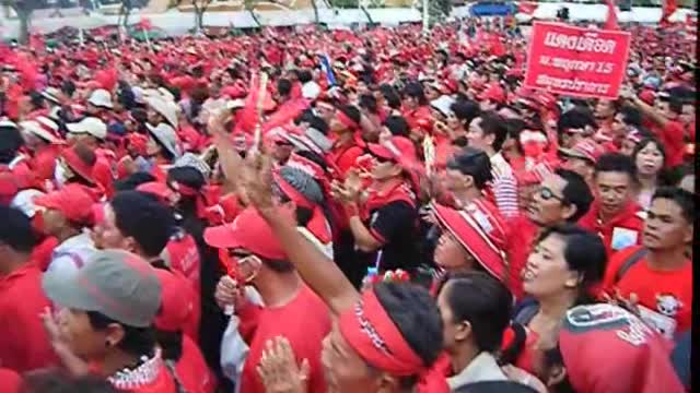 Thailand, Bangkok, Phra Nakhon - red shirt rally crowd 2010-03-27