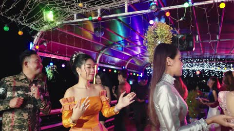 សង្សារខ្មែរ vs សង្សារបរទេស