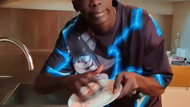 Who does the dishes in your home 😆😆