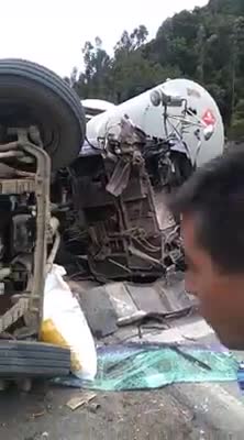 Accidente en la vía Tunja-Bucaramanga ocasionó cierre total de la carretera