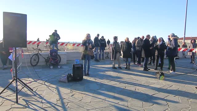 2021-12-12/01 - Manifestazione a Viareggio. Introduzione alla manifestazione