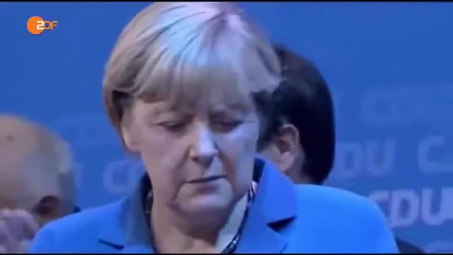 Merkel entsorgt Deutschland-Fahne - sie nimmt Hermann Gröhe diese weg