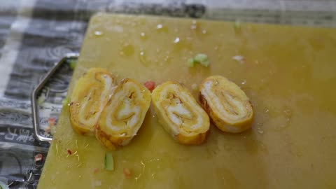 The process of making fake food. A 71-year-old craftsman who has been making fake food for 53 years.