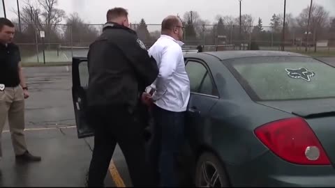 Contractor accused of ripping people off swings at reporter, gets arrested outside of police station