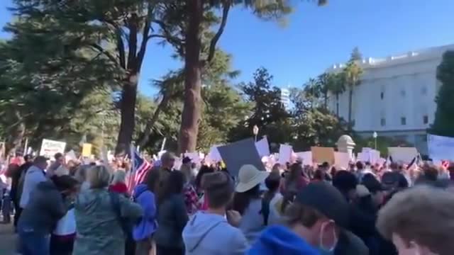 Sacramento California 🇺🇸 Teachers Walk Out In Protest Of The Vax Mandate