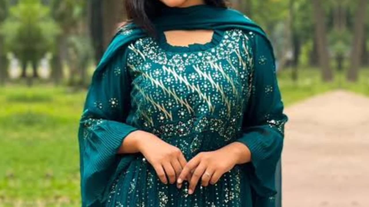 শাড়ীতে, Shamima Afrin Omi Lokks Beautiful..