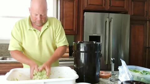 HOW TO MAKE HOMEMADE SAUERKRAUT