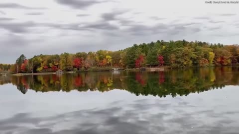 Fall foliage stuns visitors on Wisconsin lake