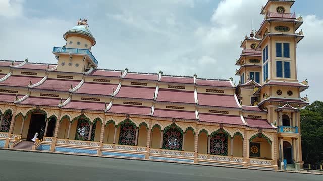 Cao đài religious architecture