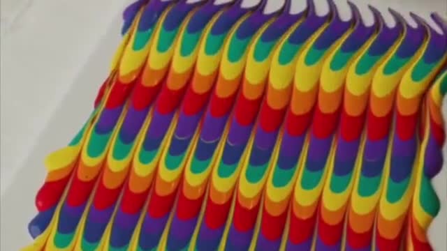 Comb Satisfying Runs through Paint! #satisfying #verticalsatisfyingvideo #asmr #shorts