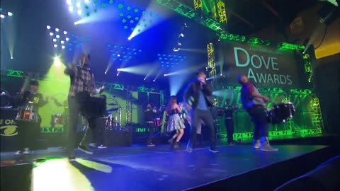 TobyMac feat Britt Nicole - Eye On It (44th Dove Awards) [2013]