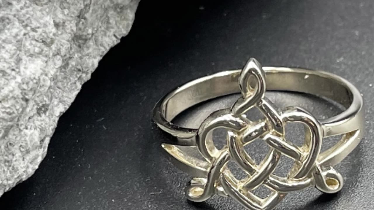 Celtic Family Heart Ring in 14k Gold