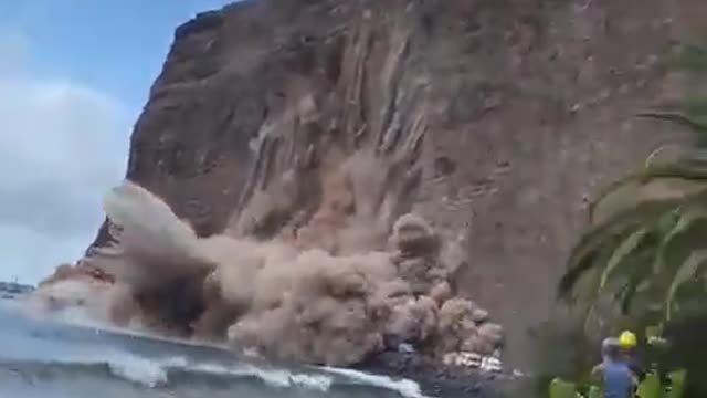 A Part of The Big rock falling to The Sea |Very Rare Video |