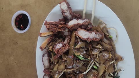 Kuay teow teow with crispy pork