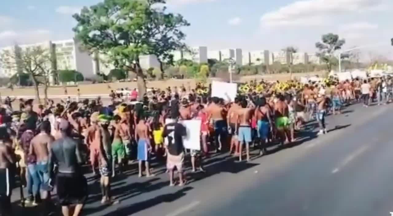 AGORA O BICHO VAI PEGAR OS ÍNDIOS ESTÃO EM BRASÍLIA