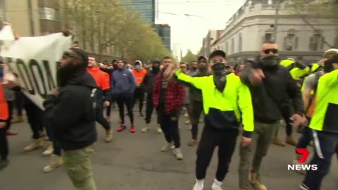 Riot police sent in to barricade Victorias Parliament in a day of tradie protest fury 7NEWS