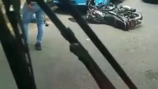 Video: Motociclista perdió la vida al chocar contra una buseta en la vía antigua a Floridablanca