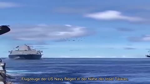 Flugzeuge der US Navy fliegen in der Nähe der Insel Taiwan. Gleichzeitig führt China Militärübunge