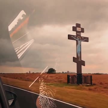 Σταυροί στη μέση του πουθενά στη Ρουμανία