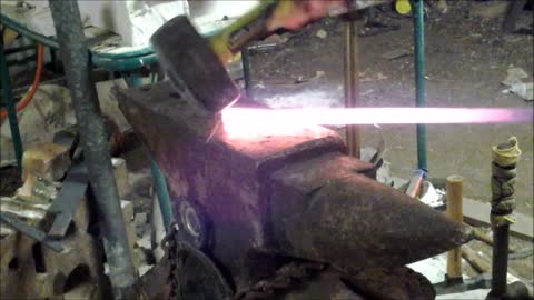 forging viking rune for Defense Eihwaz rune forge (09 Viking letter)