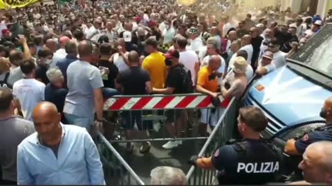 Rome, Italy… Massive protest in front of Mario Draghi's city centre office