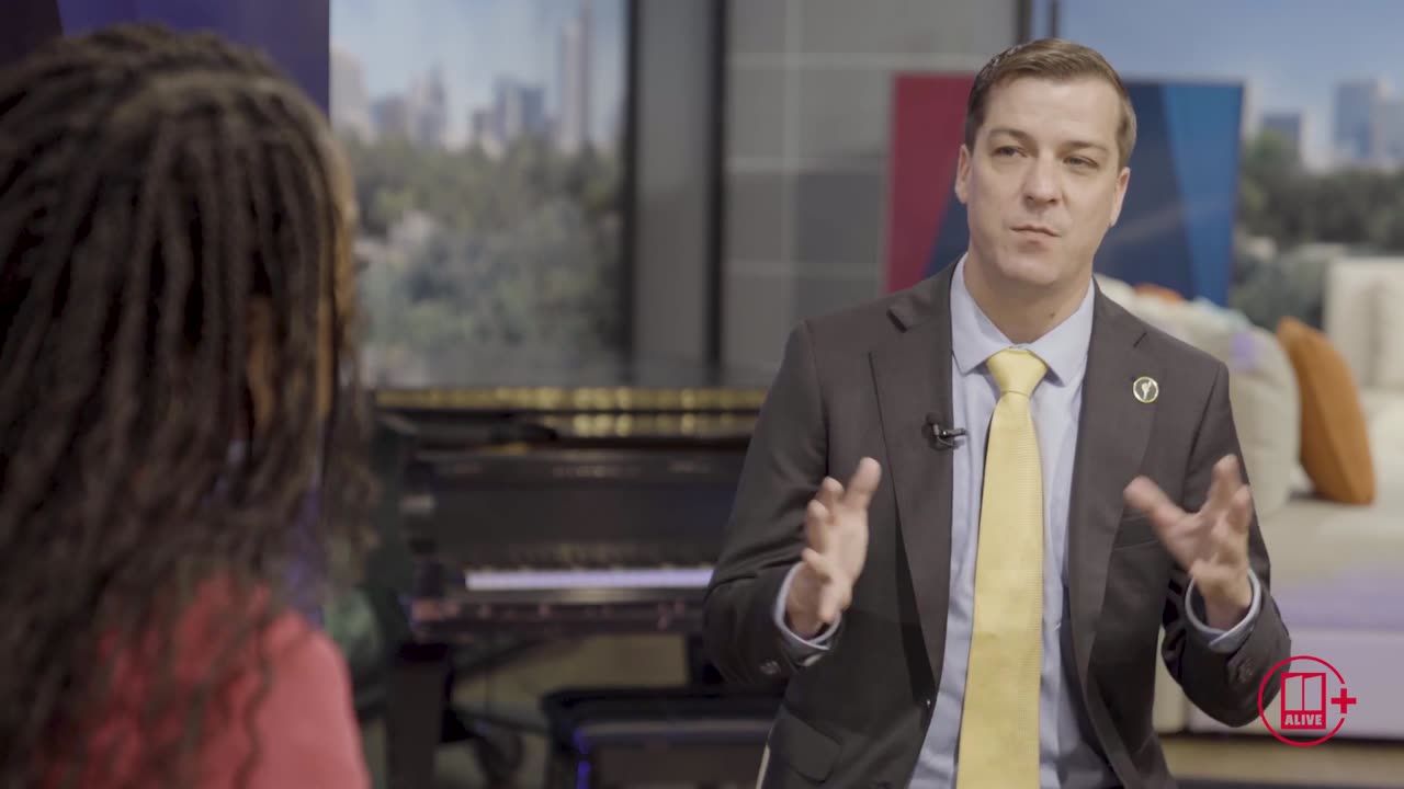 [2024-09-06] Libertarian Chase Oliver talks ahead of November election | Full interview
