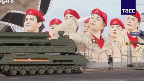 Příjezd techniky na zkoušku přehlídky na Rudém náměstí v Moskvě 9. května