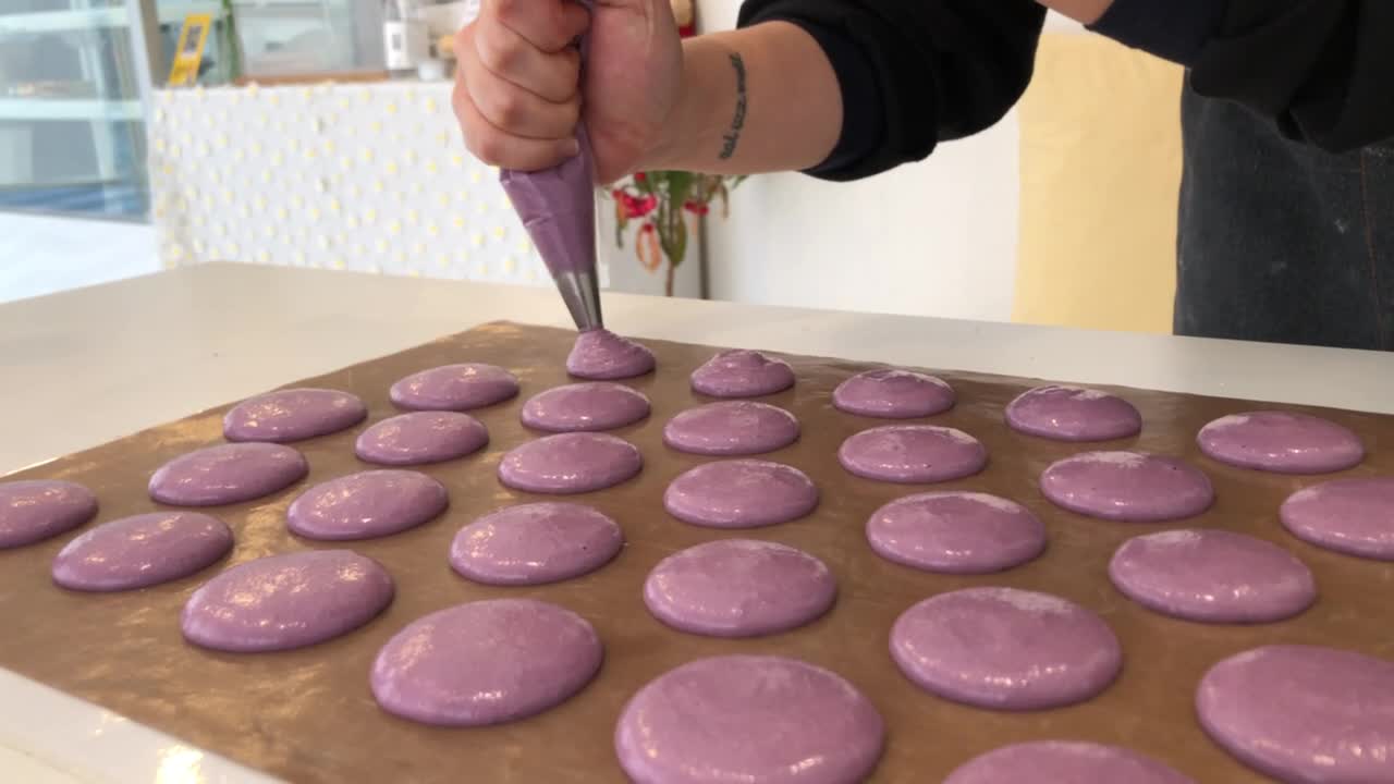 Making macaroons