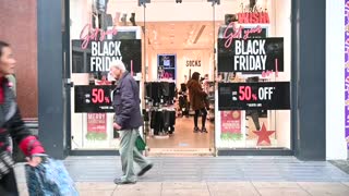 Calles abarrotadas en el centro de Londres por el "Black Friday"