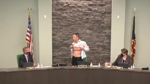 US Asian Ex-Soldier shows scars | racism | news