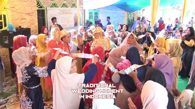 TRADITIONAL WEDDING MOMENT IN INDONESIA