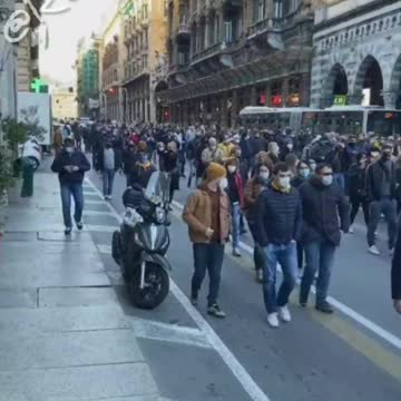 Italy stands up / Genoa against Co√¡∂