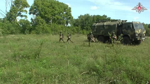 Signal units organising radio link in field conditions