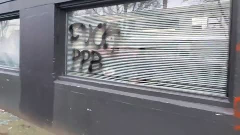 20/01/21 Domestic Terrorist's Antifa & BLM attack Democratic Party Head Quarters in Portland