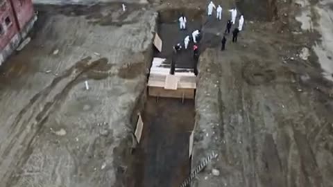 New York'ta Toplu Mezarlar Kazılıyor