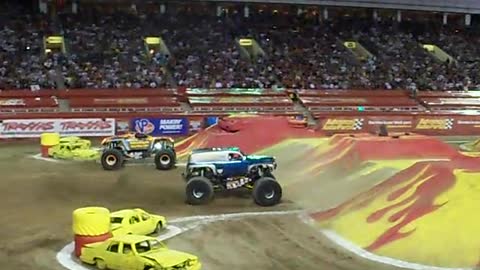 Max D vs. Grave Digger the Legend SF - Monster Jam World Finals 2012