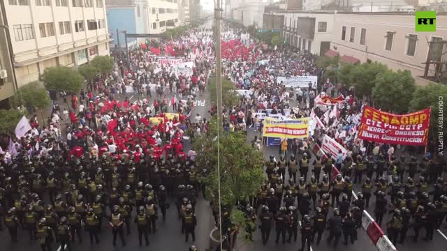 Worker unions members demand minimum wage increase in Peru