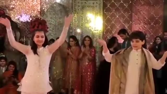 Pakistani Local Wedding Cute Girl & Smart Boy Dance Video