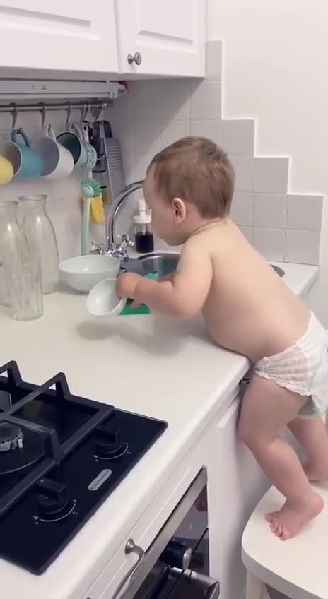 Very Helpful Toddler Helps Clean Up The Kitchen