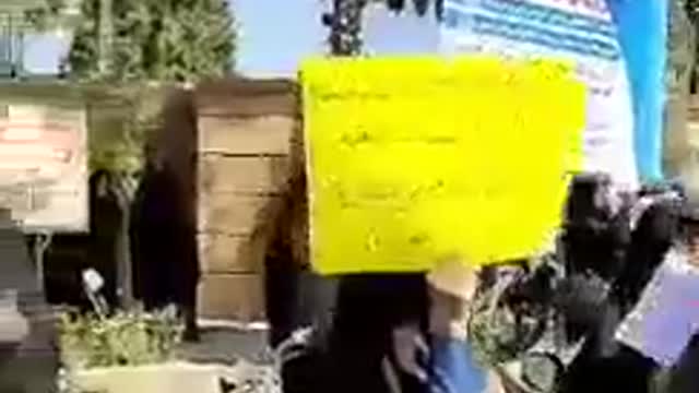 Iranian citizens protesting Against vaccine mandate in front of Najafabad Education Department